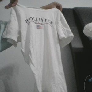 holister white tee